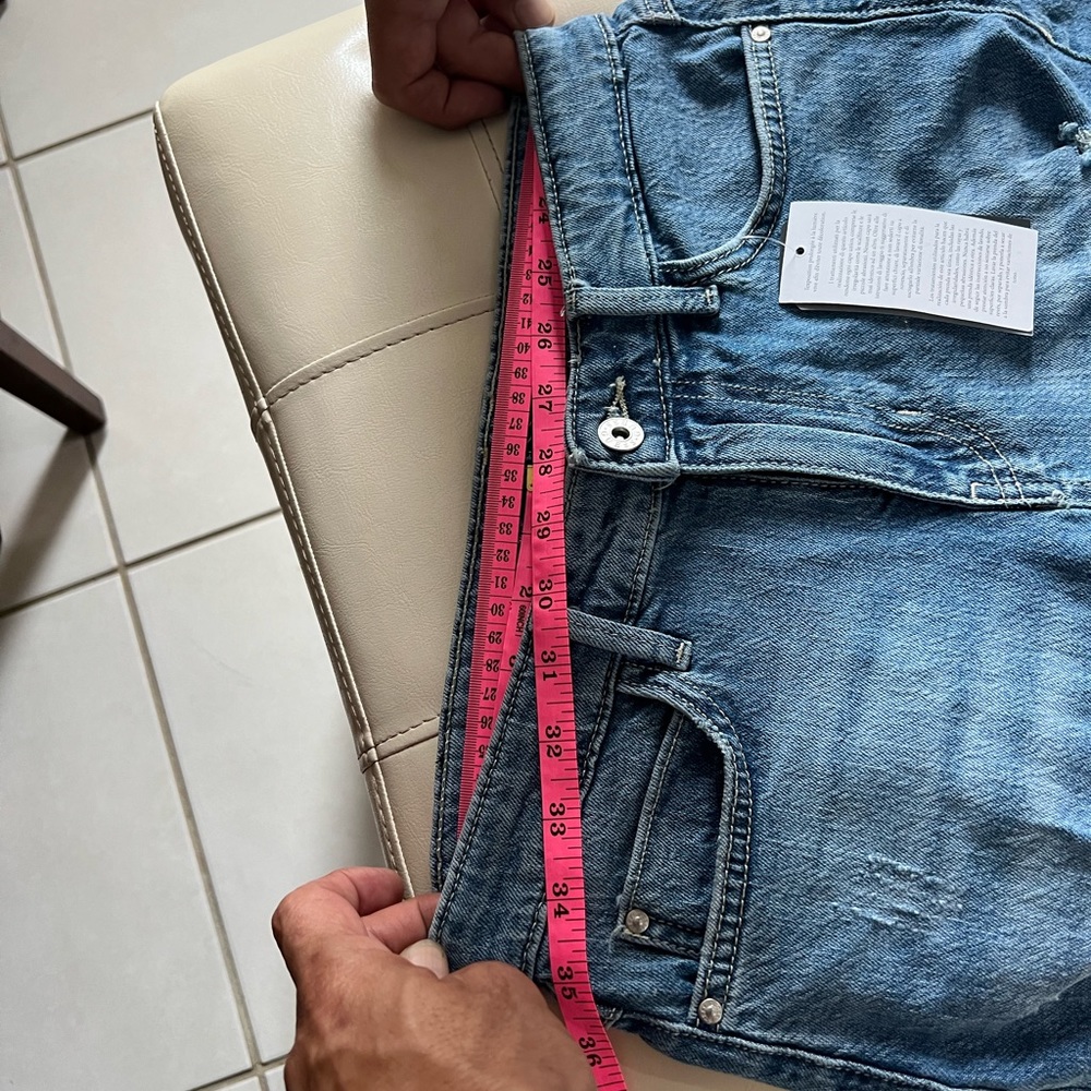 Guess High Rise Short Size 28 - Picture 10 of 10